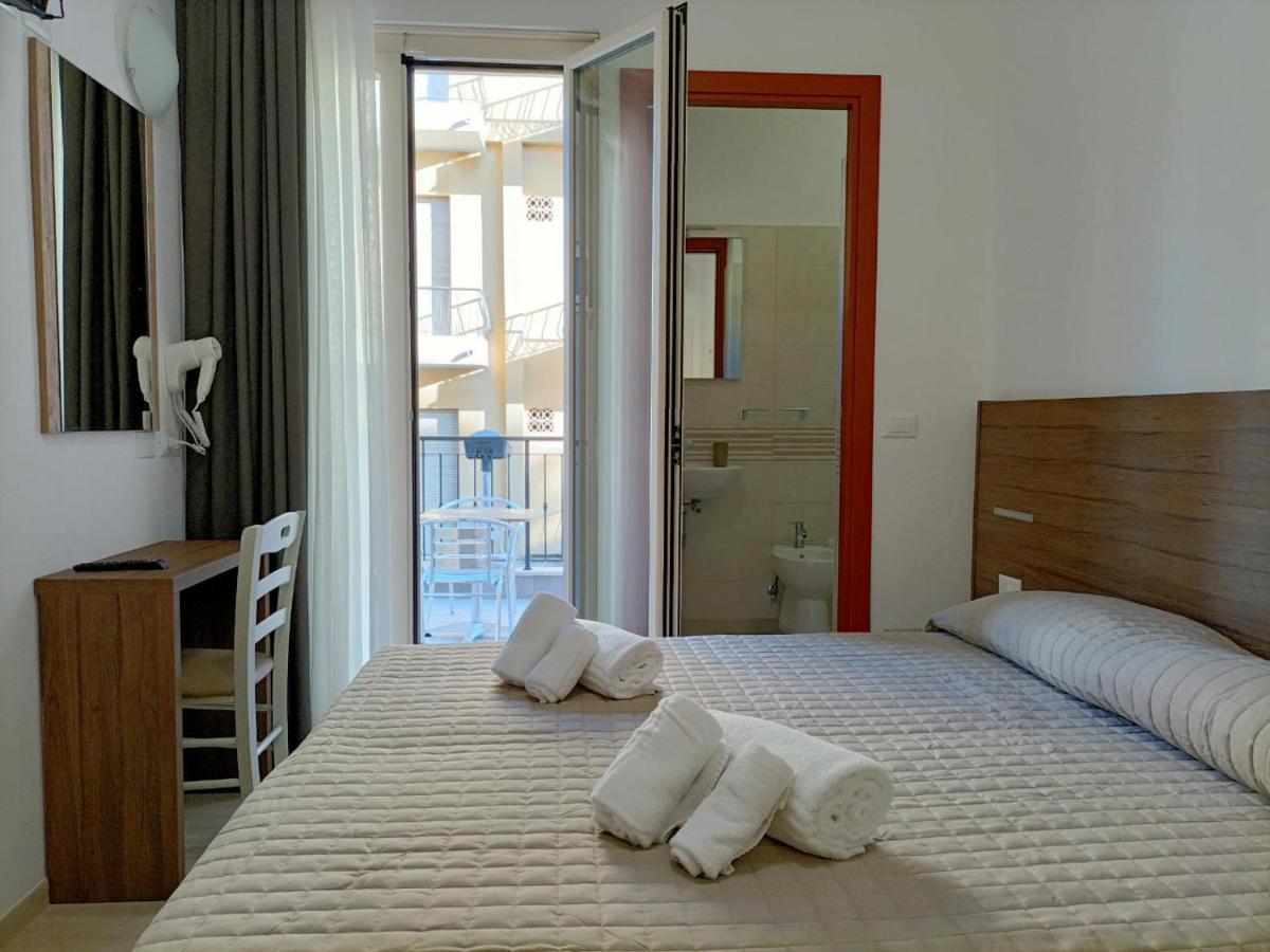Hotel Bed And Book Rimini Ngoại thất bức ảnh