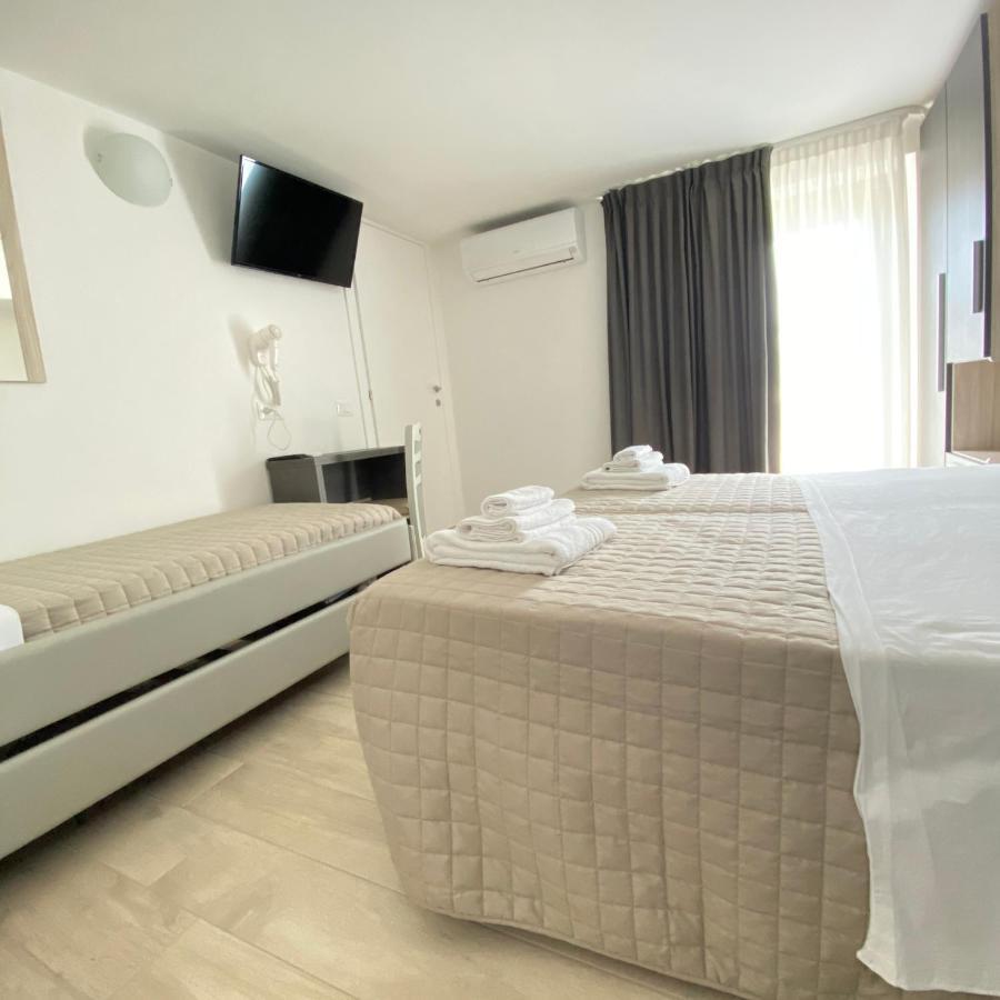 Hotel Bed And Book Rimini Ngoại thất bức ảnh
