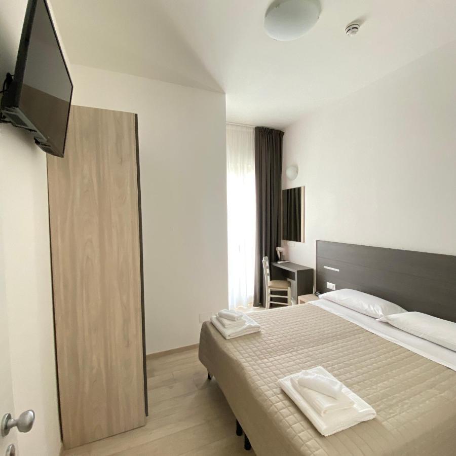 Hotel Bed And Book Rimini Ngoại thất bức ảnh