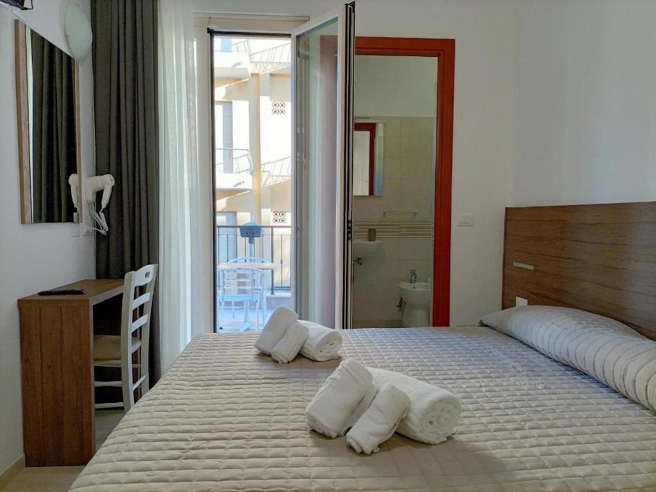 Hotel Bed And Book Rimini Ngoại thất bức ảnh