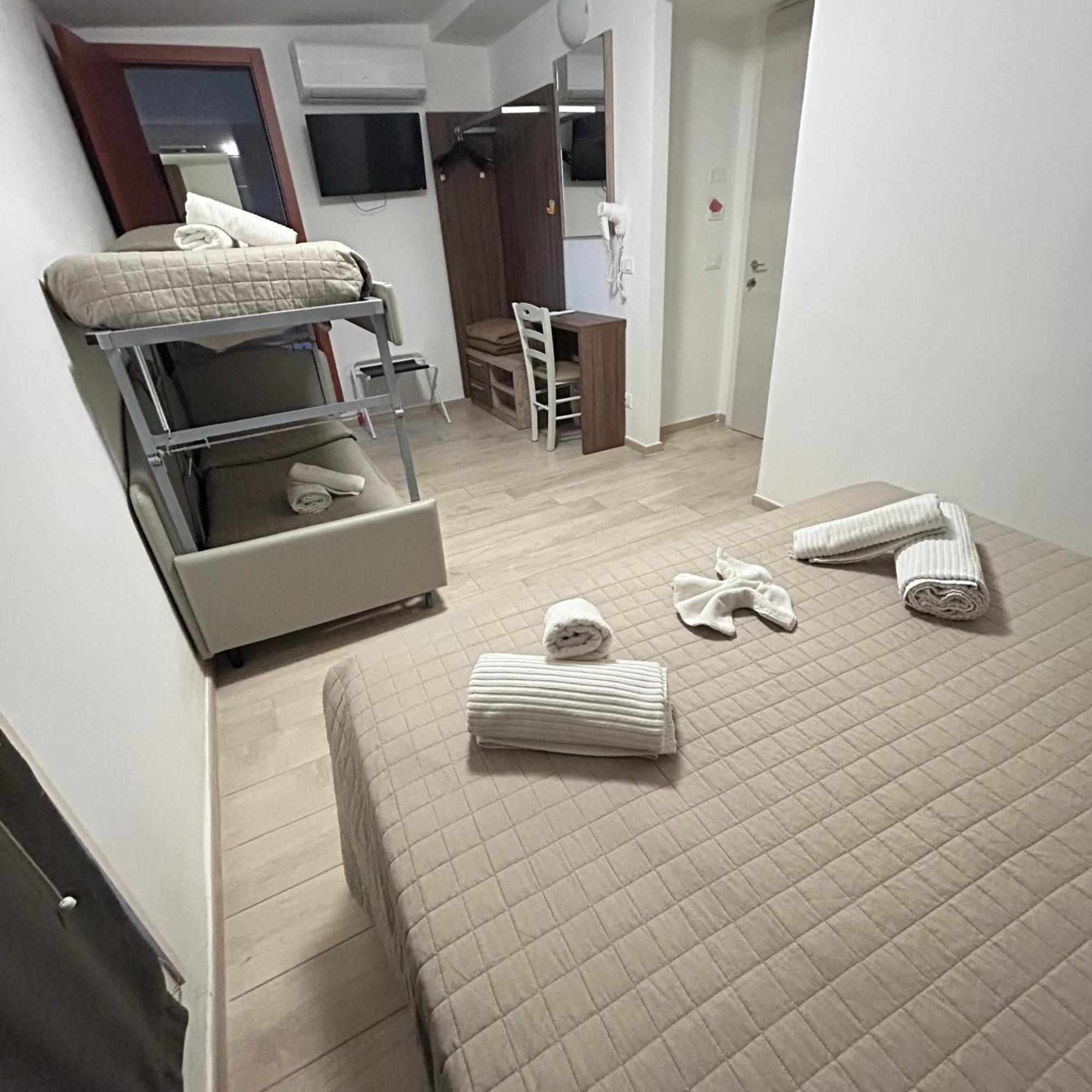 Hotel Bed And Book Rimini Ngoại thất bức ảnh