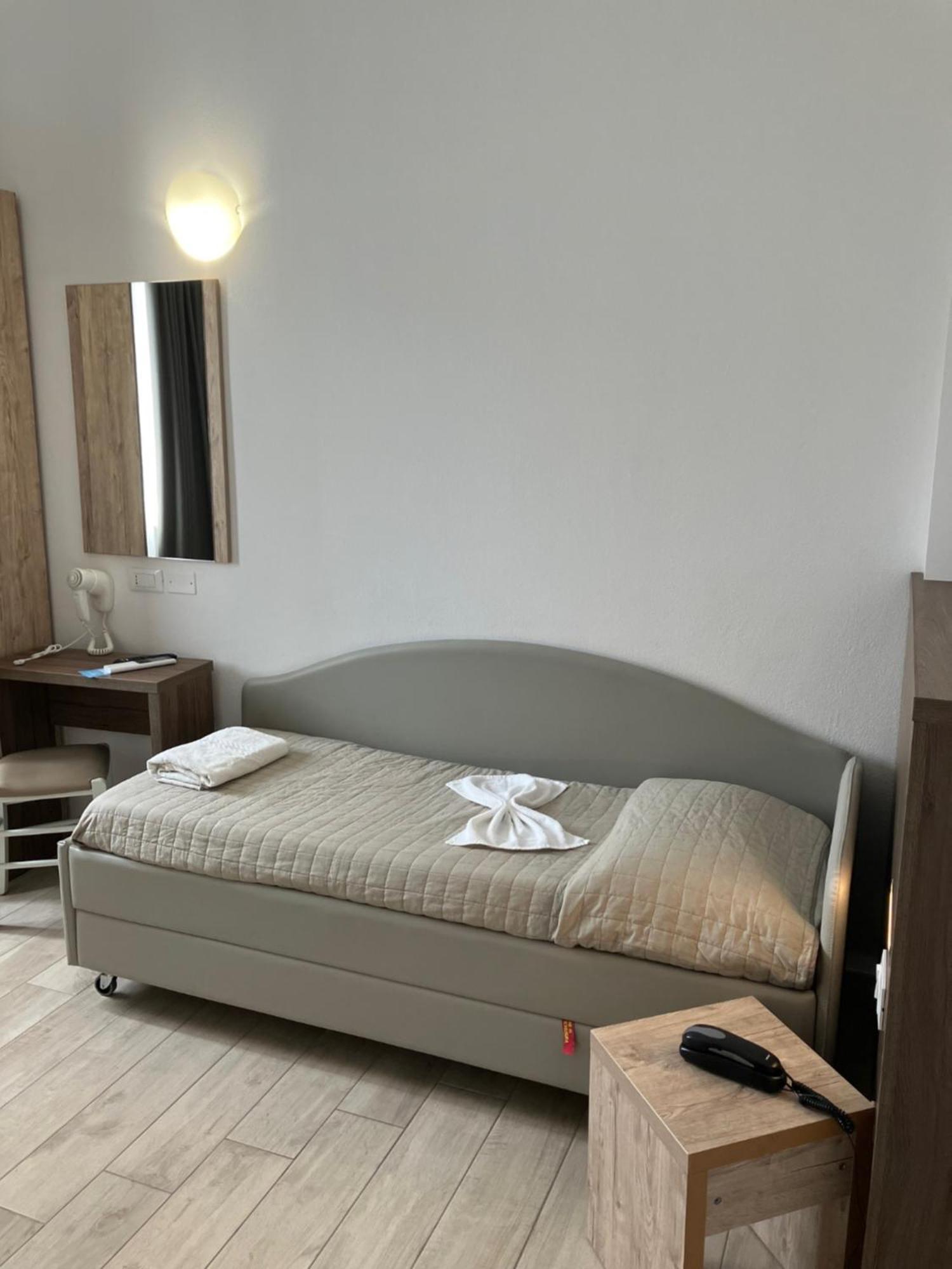Hotel Bed And Book Rimini Ngoại thất bức ảnh