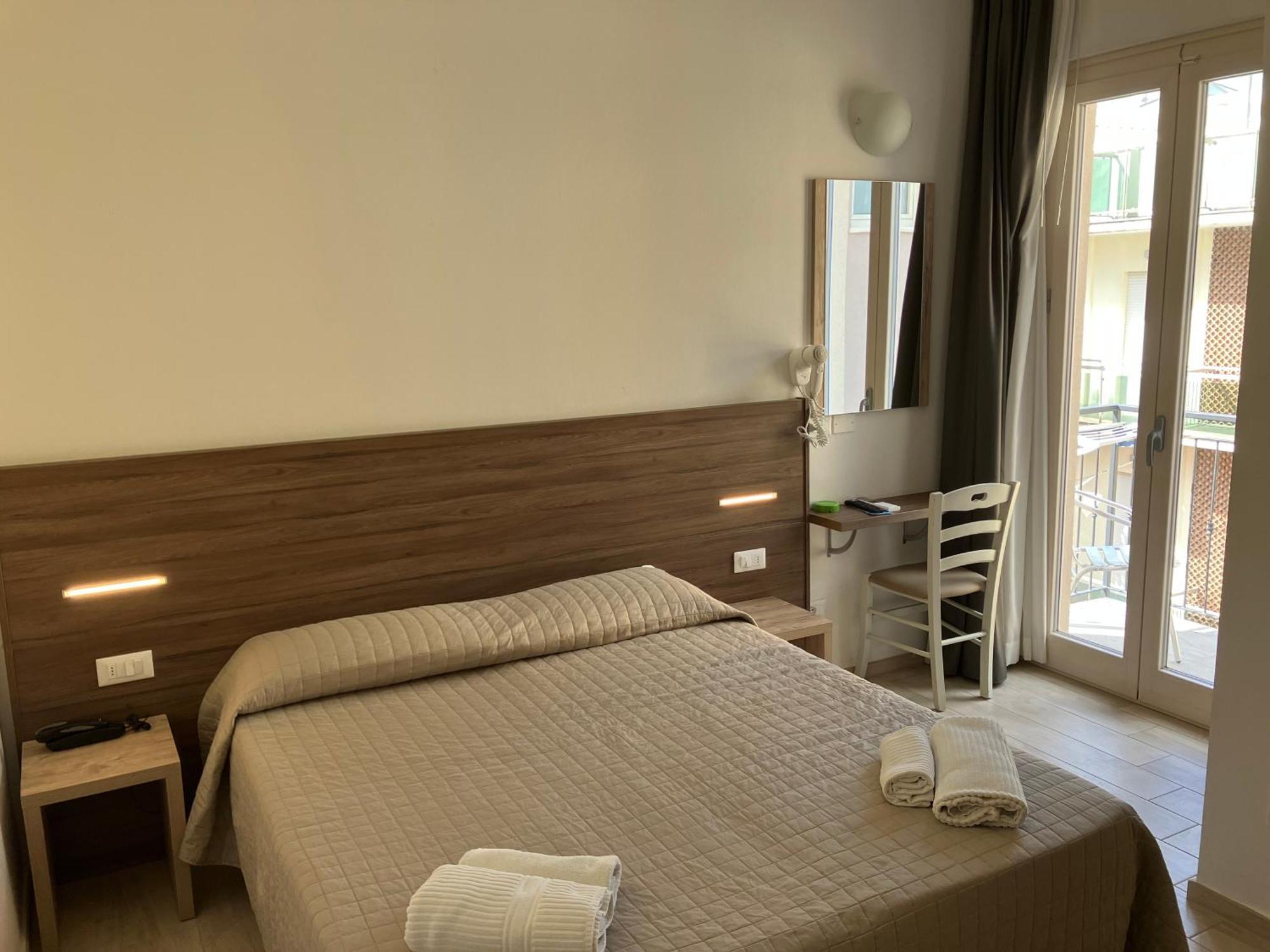 Hotel Bed And Book Rimini Ngoại thất bức ảnh